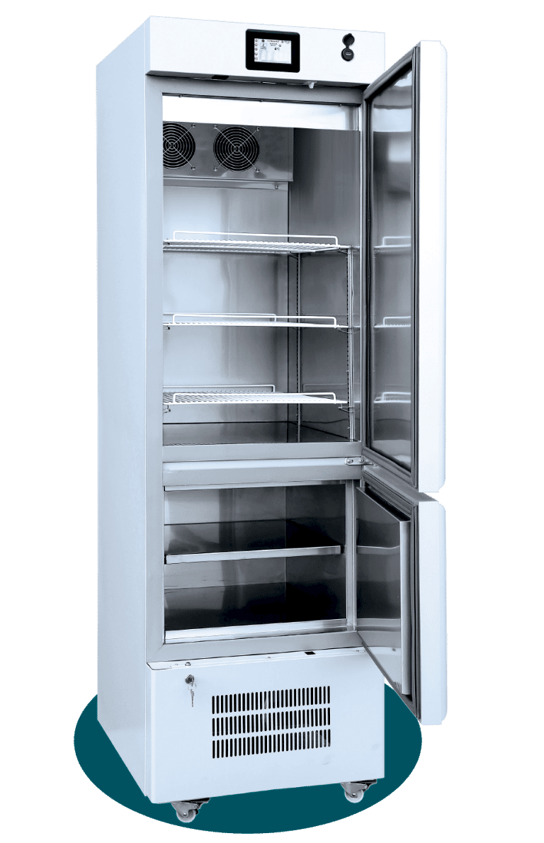 Üst bölmesi 0°C - 15°C arasında çalışan, aşı, serum, ilaç ve kitlerin güvenli saklanmasını sağlayan soğutucu; alt bölmesi -5°C ile -30°C arasında çalışarak dondurulması gereken medikal ürünleri muhafaza eder. Çift bölmeli yapısıyla hastaneler, eczaneler ve laboratuvarlar için ideal bir çözüm sunar. Homojen sıcaklık dağılımı, hassas sıcaklık kontrolü ve geniş depolama kapasitesi ile ilaçların ve aşıların etkinliğini korur.(Üst bölmesi 0°C - 15°C arasında çalışan, aşı, serum, ilaç ve kitlerin güvenli saklanmasını sağlayan soğutucu; alt bölmesi -5°C ile -30°C arasında çalışarak dondurulması gereken medikal ürünleri muhafaza eder. Çift bölmeli yapısıyla hastaneler, eczaneler ve laboratuvarlar için ideal bir çözüm sunar. Homojen sıcaklık dağılımı, hassas sıcaklık kontrolü ve geniş depolama kapasitesi ile ilaçların ve aşıların etkinliğini korur.(Çift kapılı dolaplar, combine aşı dolabı, combine ası dolabı, AŞI DOLABI, aşı dolabı, ası dolabı, İklimlendirme dolabı) EKT-D 425